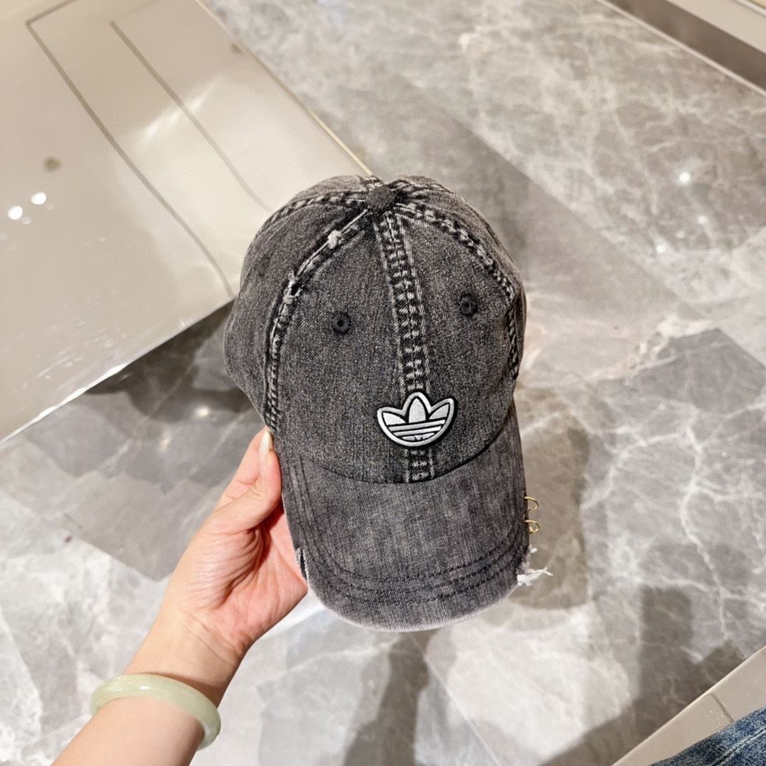 Loewe Caps